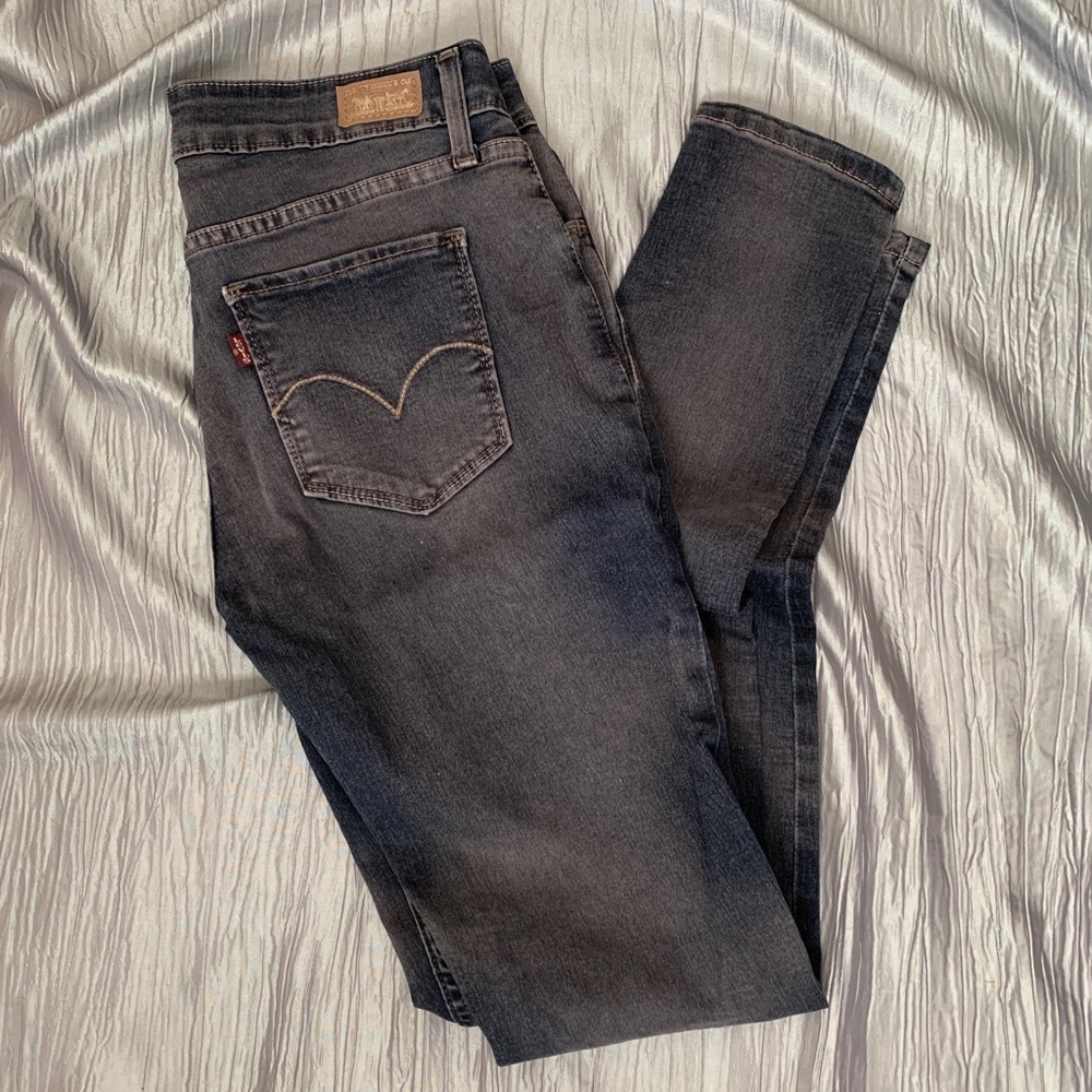 Grey Wash Levi’s Jeggings